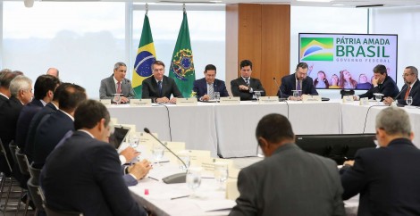 A reunião ministerial: O povão aplaudiu de pé...