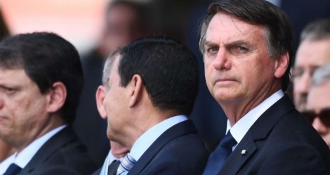 Bolsonaro expõe a Folha: “Chama vândalos de ‘manifestantes’...” (veja o vídeo)