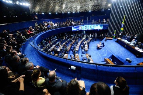 Absurdo! Em plena crise, senadores aprovam reajuste de salários (veja o vídeo)