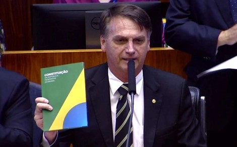 Bolsonaro está desobrigado a cumprir normas legais ou judiciais ilógicas, inválidas, insanas, absurdas, ilícitas, criminosas...