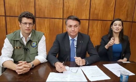 Bolsonaro esclarece mais uma "fake news", desta vez sobre suposta facilitação do aborto