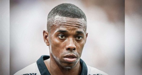 Robinho finalmente se manifesta, mas é escrachado nas redes