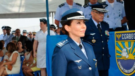 Bolsonaro promove 1ª mulher ao posto de brigadeira da Aeronáutica