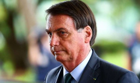 Bolsonaro tenta barrar no STF lei aprovada pelo Congresso, que dispensa licitação para contratação de advogados