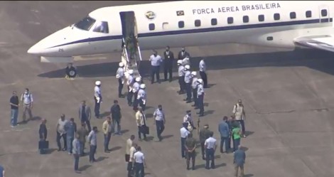Bolsonaro voa até o Rio de Janeiro para votar (veja o vídeo)