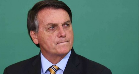 Bolsonaro volta a dizer que vacina só "certificada pela Anvisa" e garante: "Vai ser voluntária e gratuita”