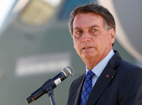 “Vacina emergencial, não-obrigatória, está a caminho”, avisa Bolsonaro
