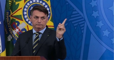 Bolsonaro zera impostos de cilindros de oxigênio