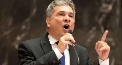 Coronel acionará judicialmente professora que incitou assassinato de Bolsonaro