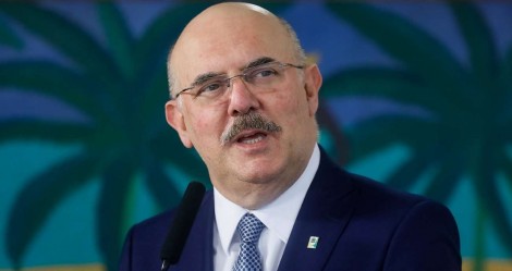 Ministro da Educação sobe o tom e faz duras críticas ao aborto: "Chamam de direito"