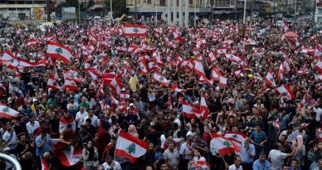Líbano “tranca” cidadãos em casa e povo se revolta (veja o vídeo)