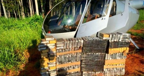 PF intercepta helicóptero, prende três traficantes em flagrante e apreende 220 kg de cocaína