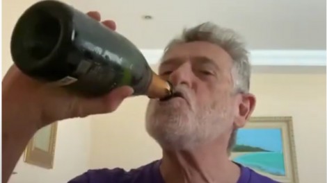 Zé de Abreu comemora, mas é desmoralizado por deputado, que apresenta notas falsas do ator para justificar despesas da Rouanet (veja o vídeo)