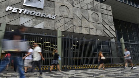 Petrobras anuncia redução no preço da gasolina