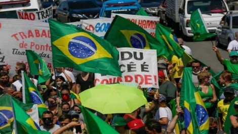 Em ato contra Eduardo Paes, trabalhadores do Rio de Janeiro protestam contra lockdowns