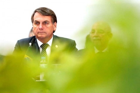 Um dia na vida de Bolsonaro e a “inédita crise” com os militares