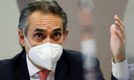 “Vagabundo” e “cafajeste”, Renan tenta colocar palavras na boca de diretor da Pfizer (veja o vídeo)