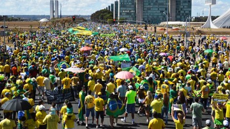 AO VIVO: Manifestantes pró-governo ocupam Brasília (veja o vídeo)
