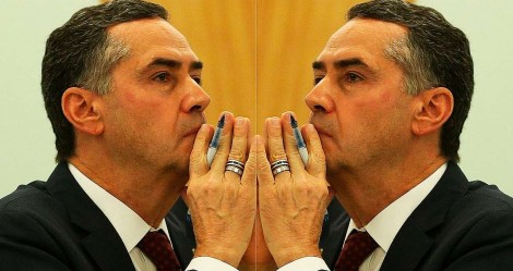 Suprema estampa: “Espelho, espelho meu, existe alguém mais SUPREMO (A) do que eu?”