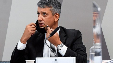 Roberto Dias paga fiança e é liberado