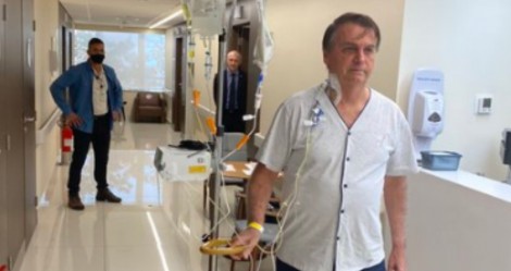 Em tratamento, Bolsonaro publica foto caminhando e disposto em hospital: “temos muito a fazer pelo nosso Brasil”