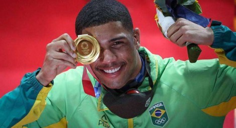 De virada, Brasileiro vence ucraniano e conquista o ouro no Boxe