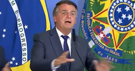 Com ironia, Bolsonaro pede aplausos para Fux e declara: “Não pode haver democracia sem cumprir a Constituição” (veja o vídeo)