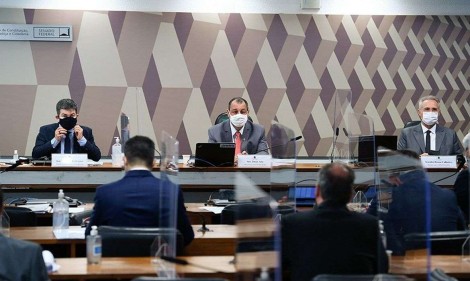 A CPI ouve Nelson Rodrigues e acerta uma vez: a unanimidade é burra