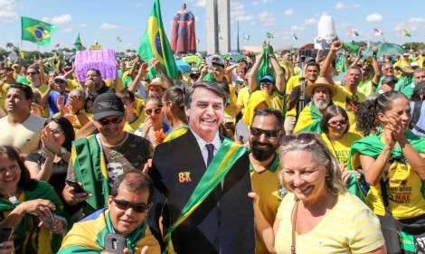 Nossa bandeira jamais será vermelha! Vista-se de verde e amarelo em defesa do nosso País