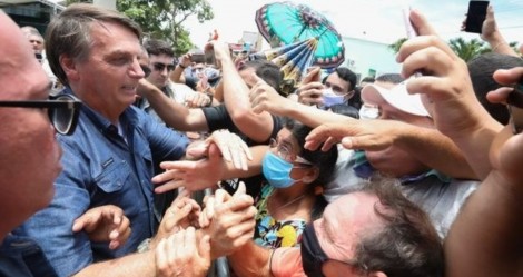 Bolsonaro comemora novo Auxílio Brasil e aguarda Congresso para ampliar valor e beneficiários