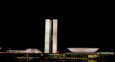 Raízes Brasil e corporativismo político (Por quê a elite política brasileira só pensa em si mesma)