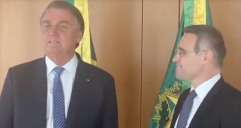 Bolsonaro recebe André Mendonça e diz que teremos ministro do STF à altura dos interesses da nação (veja o vídeo)