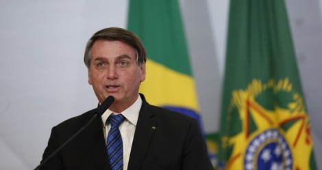 Bolsonaro age rápido, "salva" o Natal de muitas famílias e Auxílio Brasil começa a ser pago na sexta (veja o vídeo)