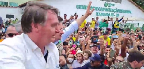Bolsonaro dá exemplo, se enfia em "reduto" do PT e mostra como se governa (veja o vídeo)