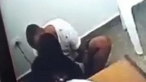 Inacreditável! Câmera flagra juíza beijando detento na Argentina (veja o vídeo)