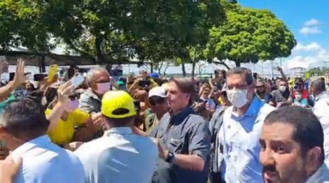 Na terra de Alcolumbre, Bolsonaro é ovacionado pelo povo (veja o vídeo)