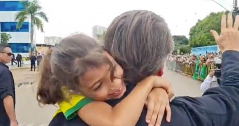 Em Rondônia, Bolsonaro é abraçado pelo povo e criança faz algo surpreendente (veja o vídeo)