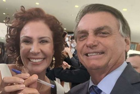 Bolsonaro não recua, confronta a "esquerdalha" e oficializa reajuste histórico para professores