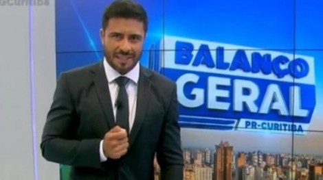 Ao vivo, apresentador é obrigado a deixar programa de TV, após denúncia de mulher em delegacia (veja o vídeo)