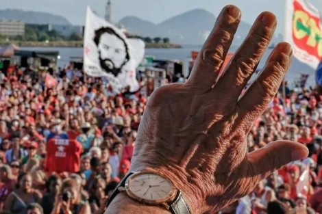 Cara de pau, Lula diz que relógio foi “presente” de um amigo