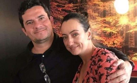 Moro, traidor e traído, entra em enrascada e envolve a esposa