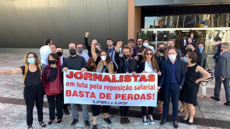 Jornalistas da Globo fazem protesto por aumento salarial e Bolsonaro diz: "Apoio"