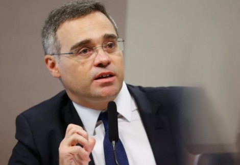 Mendonça faz cobrança forte na Petrobras e decide que ICMS de combustíveis deve ser unificado
