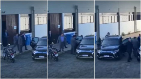 URGENTE: Barroso sai pelos fundos de teatro em Floripa, mas não escapa de xingamentos: “mentiroso” (veja o vídeo)