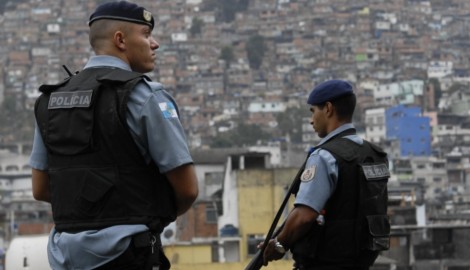 Deputados se unem e propõem bolsa de estudo para dependentes de PMs mortos em serviço no Rio