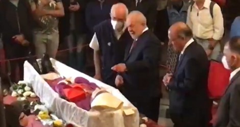 Lula em sua sanha de tirar proveito de cadáveres causa constrangimento junto à família de cardeal (veja o vídeo)