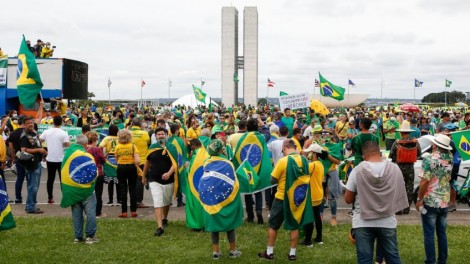 Chegou a hora de dar uma resposta avassaladora para quem quer proibir a bandeira nacional!