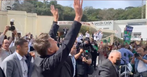 Bolsonaro volta à Santa Casa de Juiz de Fora e agradece 'segunda chance' (veja o vídeo)