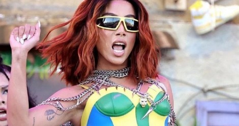 Anitta ressurge ainda mais confusa, mantém ataques a Bolsonaro, mas 'pula fora' de campanha do PT