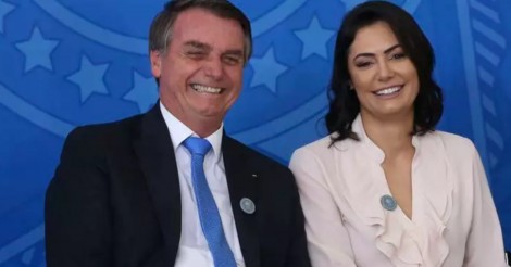 Ao vivo, Michelle liga para Bolsonaro e presidente tem reação inusitada (veja o vídeo)